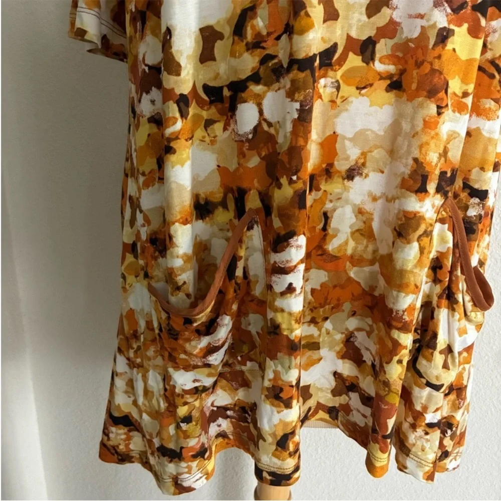 ❤️$10 LOGO tunic with pockets - Picture 3 of 5